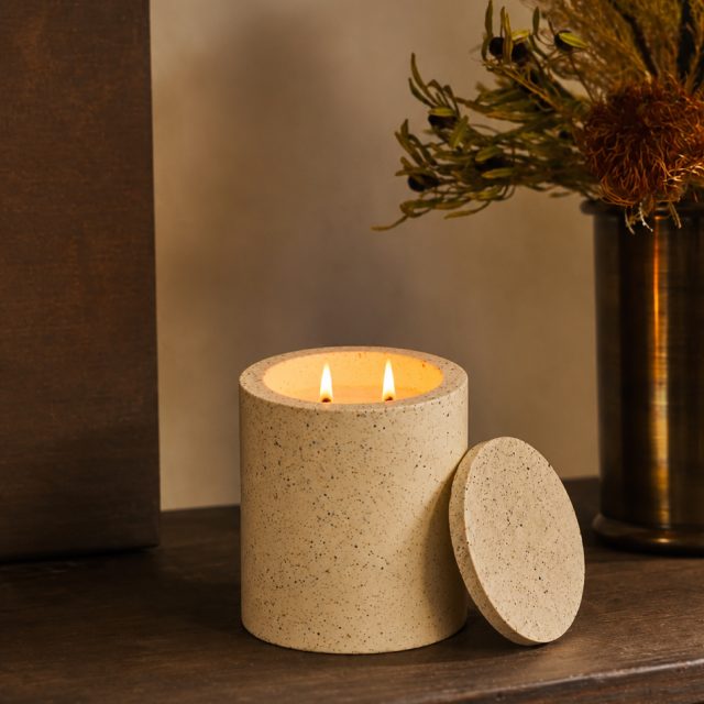 the beginning of our favorite season at home🕯️🌻🌙 still summer, but the candles are lit a little earlier.

#juyo